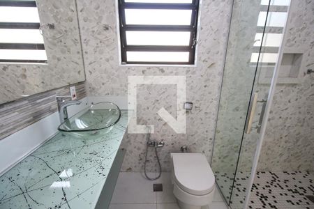 Casa à venda com 200m², 3 quartos e 3 vagasBanheiro da Suíte 1