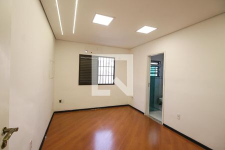 Casa à venda com 200m², 3 quartos e 3 vagasQuarto 3 - Suíte
