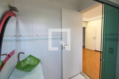 Casa à venda com 200m², 3 quartos e 3 vagasBanheiro da Suíte 2