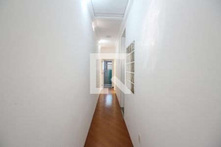 Casa à venda com 200m², 3 quartos e 3 vagasCorredor