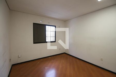 Casa à venda com 200m², 3 quartos e 3 vagasQuarto 4 - Suíte