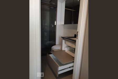 Detalhe do banheiro de kitnet/studio para alugar com 1 quarto, 30m² em República, São Paulo