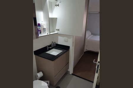 Detalhe do banheiro de kitnet/studio para alugar com 1 quarto, 30m² em República, São Paulo