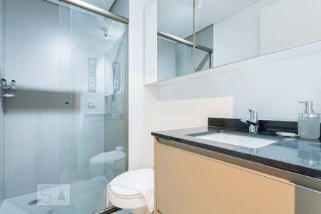 Banheiro de kitnet/studio para alugar com 1 quarto, 30m² em República, São Paulo