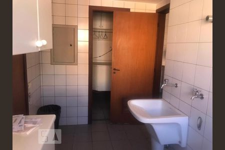 Apartamento à venda com 205m², 3 quartos e 4 vagas Apartamento à venda com 205m², 3 quartos e 4 vagasÁrea de Serviço