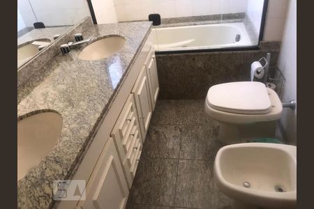 Apartamento à venda com 205m², 3 quartos e 4 vagas Apartamento à venda com 205m², 3 quartos e 4 vagasBanheiro