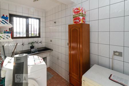 Casa à venda com 280m², 4 quartos e 3 vagas Casa à venda com 280m², 4 quartos e 3 vagasÁrea de Serviço