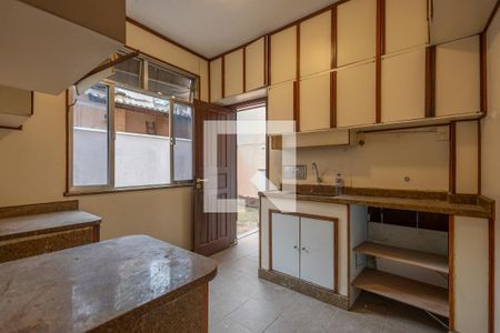 Casa à venda com 175m², 4 quartos e sem vaga Casa à venda com 175m², 4 quartos e sem vagaCozinha