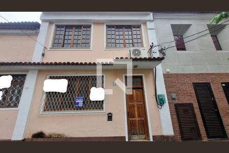 Casa à venda com 175m², 4 quartos e sem vaga Casa à venda com 175m², 4 quartos e sem vagaFachada
