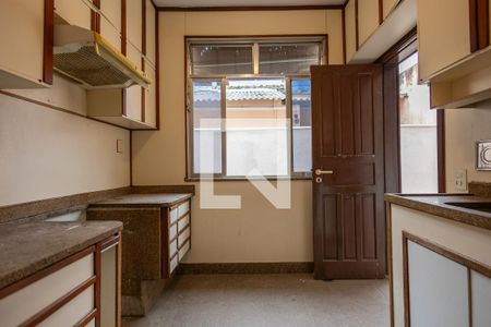 Casa à venda com 175m², 4 quartos e sem vaga Casa à venda com 175m², 4 quartos e sem vagaCozinha