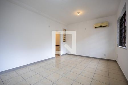 Casa à venda com 175m², 4 quartos e sem vaga Casa à venda com 175m², 4 quartos e sem vagaQuarto 4