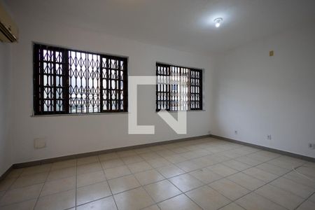 Casa à venda com 175m², 4 quartos e sem vaga Casa à venda com 175m², 4 quartos e sem vagaQuarto 4
