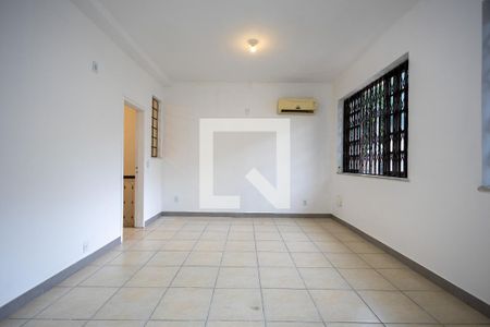 Casa à venda com 175m², 4 quartos e sem vaga Casa à venda com 175m², 4 quartos e sem vagaQuarto 4