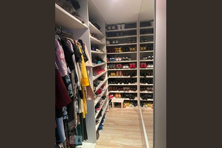 Apartamento para alugar com 260m², 3 quartos e 4 vagas Apartamento para alugar com 260m², 3 quartos e 4 vagasCloset do quarto