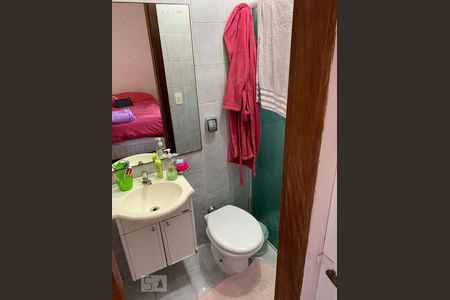 Casa à venda com 229m², 4 quartos e 4 vagasBanheiro 4