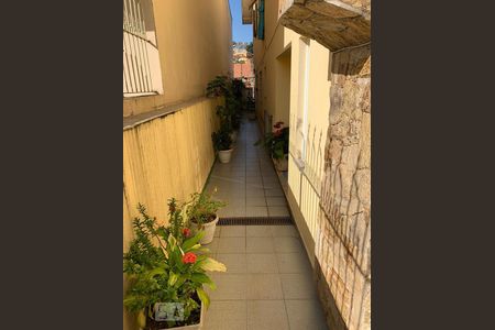 Casa à venda com 229m², 4 quartos e 4 vagasCorredor