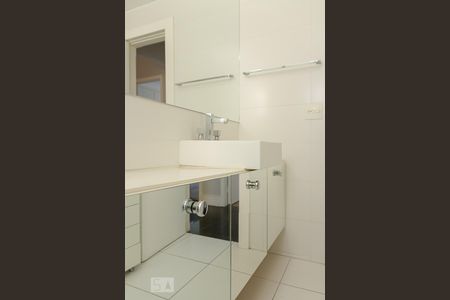 Apartamento à venda com 170m², 4 quartos e 2 vagas Apartamento à venda com 170m², 4 quartos e 2 vagasBanheiro Social