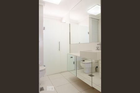 Apartamento à venda com 170m², 4 quartos e 2 vagas Apartamento à venda com 170m², 4 quartos e 2 vagasBanheiro Social