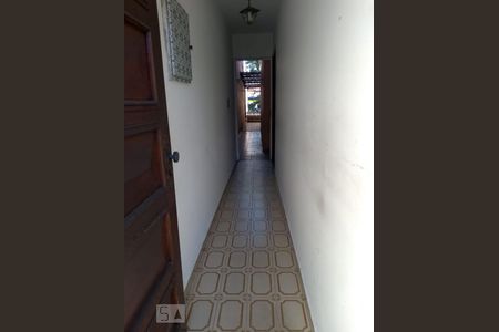 Casa à venda com 163m², 4 quartos e sem vaga Casa à venda com 163m², 4 quartos e sem vagaCorredor