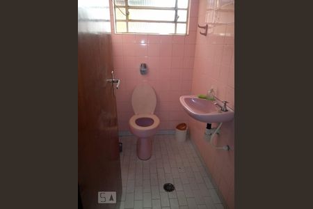 Casa à venda com 163m², 4 quartos e sem vaga Casa à venda com 163m², 4 quartos e sem vagaBanheiro