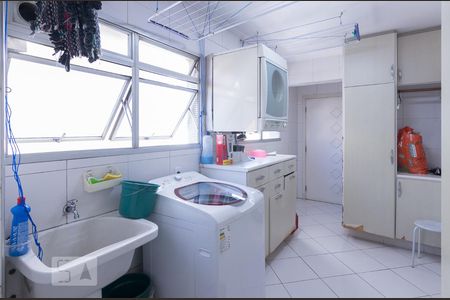 Apartamento à venda com 210m², 4 quartos e 2 vagas Apartamento à venda com 210m², 4 quartos e 2 vagasÁrea de Serviço