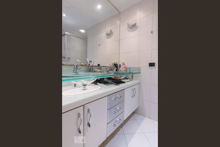 Apartamento à venda com 210m², 4 quartos e 2 vagas Apartamento à venda com 210m², 4 quartos e 2 vagasBanheiro Social