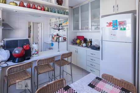 Apartamento à venda com 210m², 4 quartos e 2 vagas Apartamento à venda com 210m², 4 quartos e 2 vagasCopa