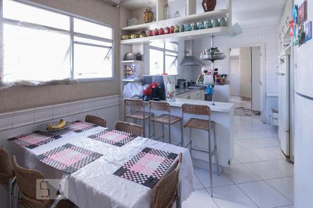 Apartamento à venda com 210m², 4 quartos e 2 vagas Apartamento à venda com 210m², 4 quartos e 2 vagasCopa