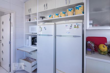 Apartamento à venda com 210m², 4 quartos e 2 vagas Apartamento à venda com 210m², 4 quartos e 2 vagasCozinha