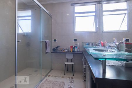 Apartamento à venda com 210m², 4 quartos e 2 vagas Apartamento à venda com 210m², 4 quartos e 2 vagasBanheiro Suíte