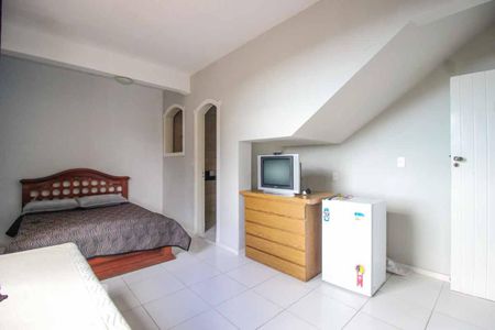 Casa à venda com 500m², 3 quartos e 4 vagas Casa à venda com 500m², 3 quartos e 4 vagasSuíte