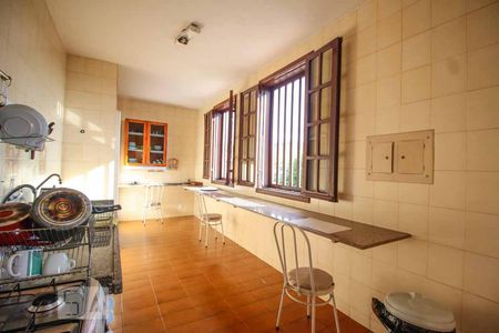 Casa à venda com 500m², 3 quartos e 4 vagas Casa à venda com 500m², 3 quartos e 4 vagasCozinha