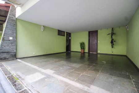 Casa à venda com 500m², 3 quartos e 4 vagas Casa à venda com 500m², 3 quartos e 4 vagasGaragem