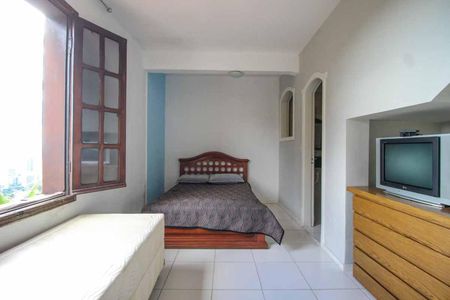 Casa à venda com 500m², 3 quartos e 4 vagas Casa à venda com 500m², 3 quartos e 4 vagasSuíte