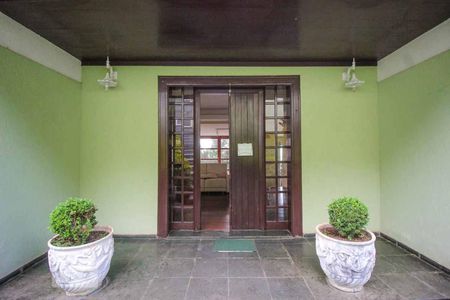 Casa à venda com 500m², 3 quartos e 4 vagas Casa à venda com 500m², 3 quartos e 4 vagasEntrada