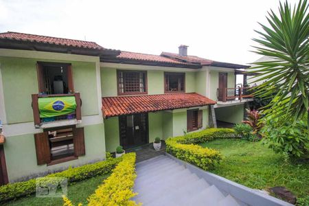 Casa à venda com 500m², 3 quartos e 4 vagas Casa à venda com 500m², 3 quartos e 4 vagasEntrada