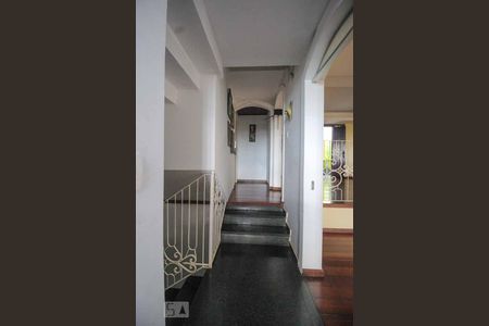 Casa à venda com 500m², 3 quartos e 4 vagas Casa à venda com 500m², 3 quartos e 4 vagasCorredor