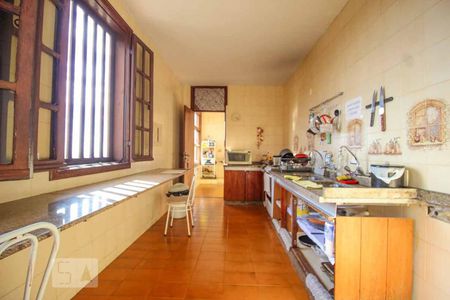 Casa à venda com 500m², 3 quartos e 4 vagas Casa à venda com 500m², 3 quartos e 4 vagasCozinha