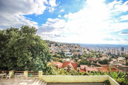 Casa à venda com 500m², 3 quartos e 4 vagas Casa à venda com 500m², 3 quartos e 4 vagasVista Cozinha