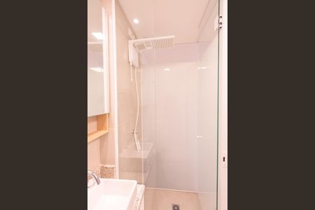 Banheiro de kitnet/studio para alugar com 1 quarto, 34m² em Mercês, Curitiba