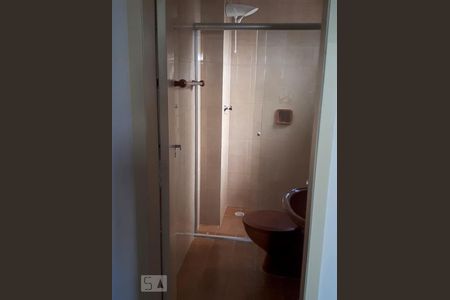 Banheiro de apartamento para alugar com 1 quarto, 32m² em Azenha, Porto Alegre