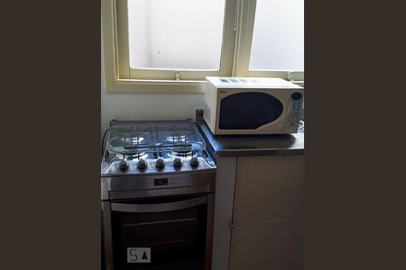 Cozinha de apartamento para alugar com 1 quarto, 32m² em Azenha, Porto Alegre