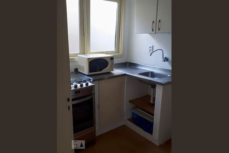 Cozinha de apartamento para alugar com 1 quarto, 32m² em Azenha, Porto Alegre