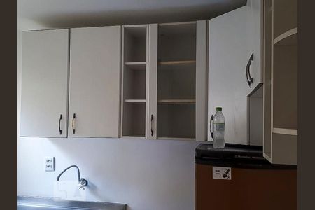 Cozinha de apartamento para alugar com 1 quarto, 32m² em Azenha, Porto Alegre