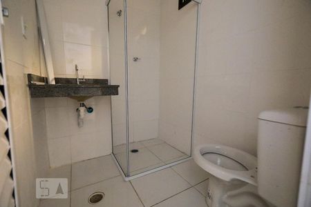 Banheiro de kitnet/studio para alugar com 1 quarto, 33m² em Vila Carrão, São Paulo