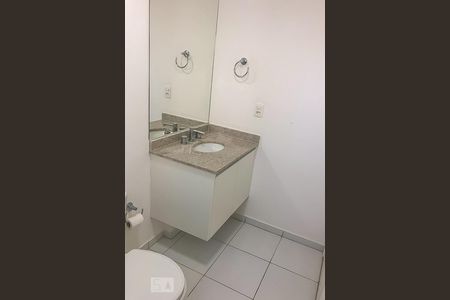 Banheiro de apartamento à venda com 1 quarto, 44m² em Centro, Campinas