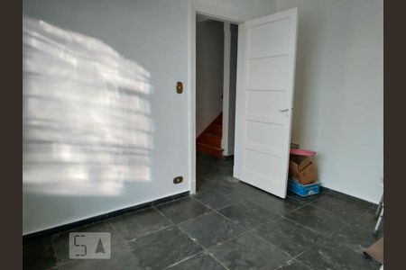 Casa à venda com 180m², 3 quartos e 2 vagas Casa à venda com 180m², 3 quartos e 2 vagasSala