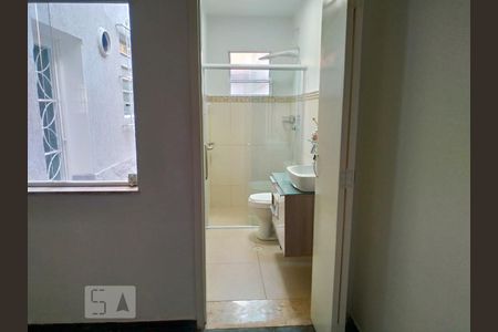 Casa à venda com 180m², 3 quartos e 2 vagas Casa à venda com 180m², 3 quartos e 2 vagasBanheiro 4