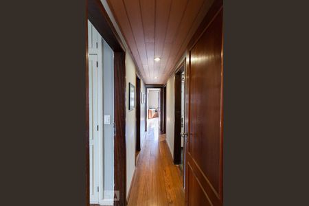 Apartamento para alugar com 180m², 4 quartos e 2 vagas Apartamento para alugar com 180m², 4 quartos e 2 vagasCorredor