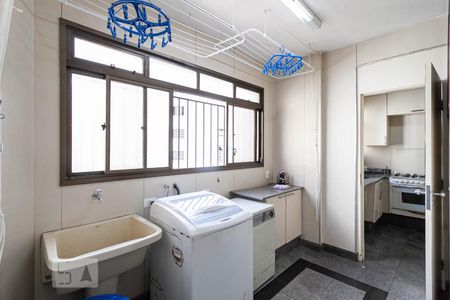 Apartamento para alugar com 180m², 4 quartos e 2 vagas Apartamento para alugar com 180m², 4 quartos e 2 vagasÁrea de serviço